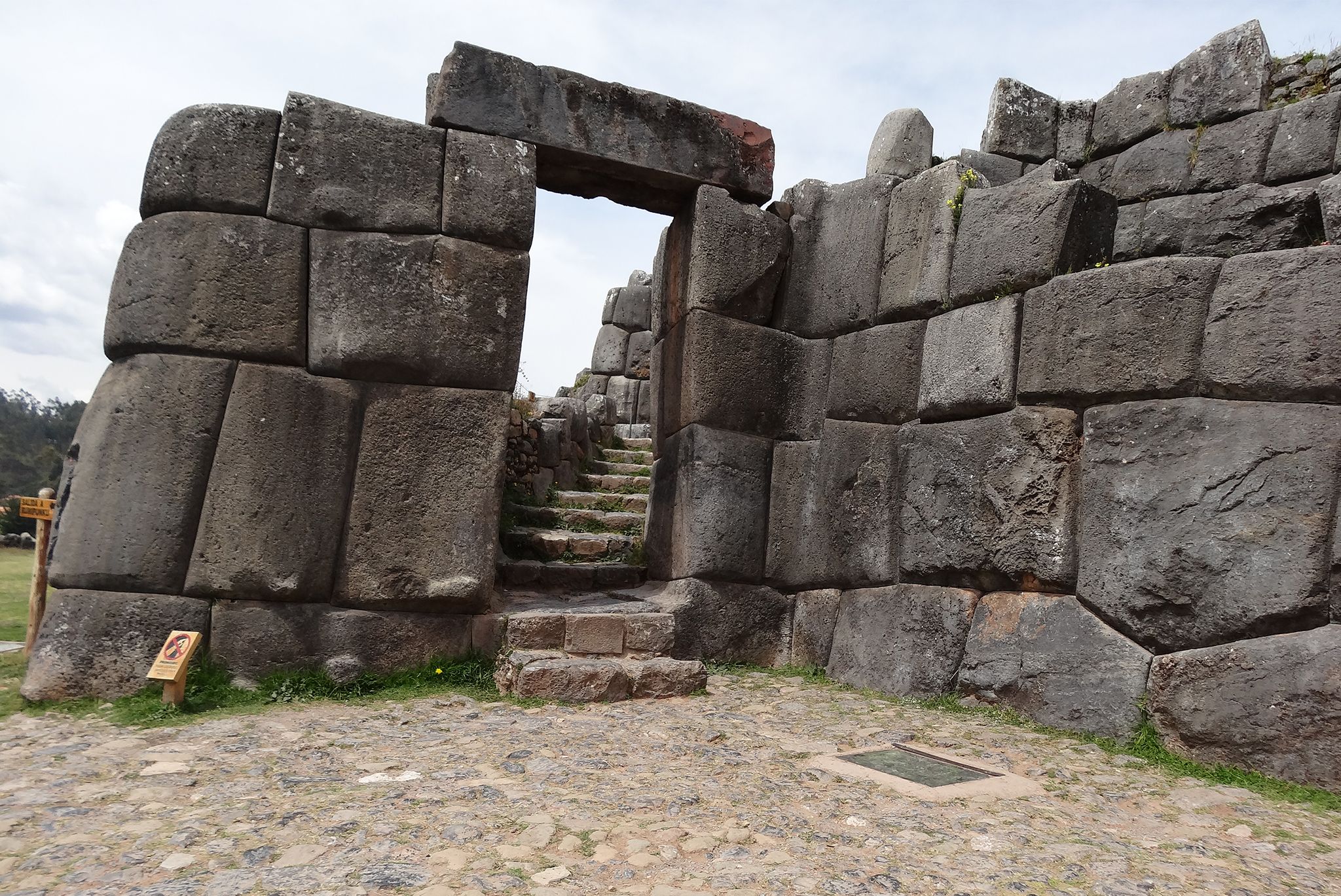 0001_Sacsayhuaman02-1.jpg